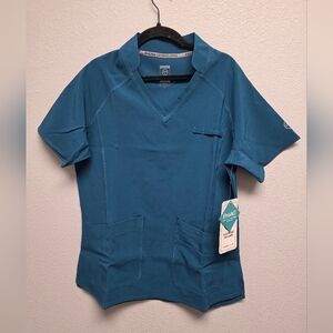 NWT Women's Essential Threads Scrub Top  Size Medium‎